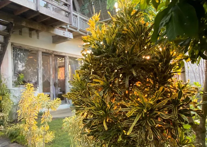 Vertical House Bali ロッジ *