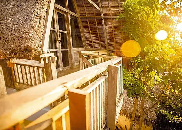 Vertical House Bali ロッジ *