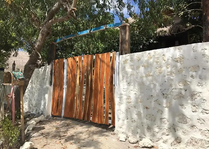Vertical House Bali ロッジ *